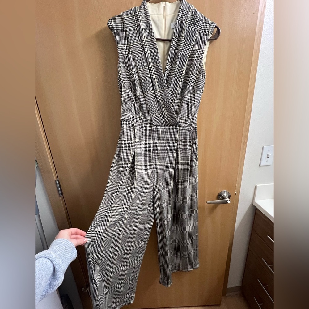 Size 2 Calvin Klein sleeveless jumpsuit